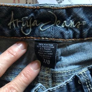 Ariya Jeans size 7/8. Skinny jean.